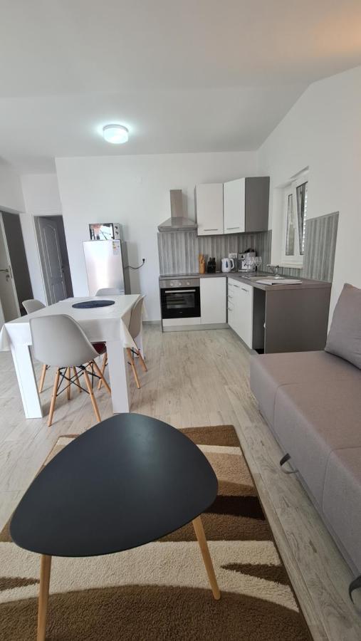 Apartmani Dami โนวาลยา ภายนอก รูปภาพ